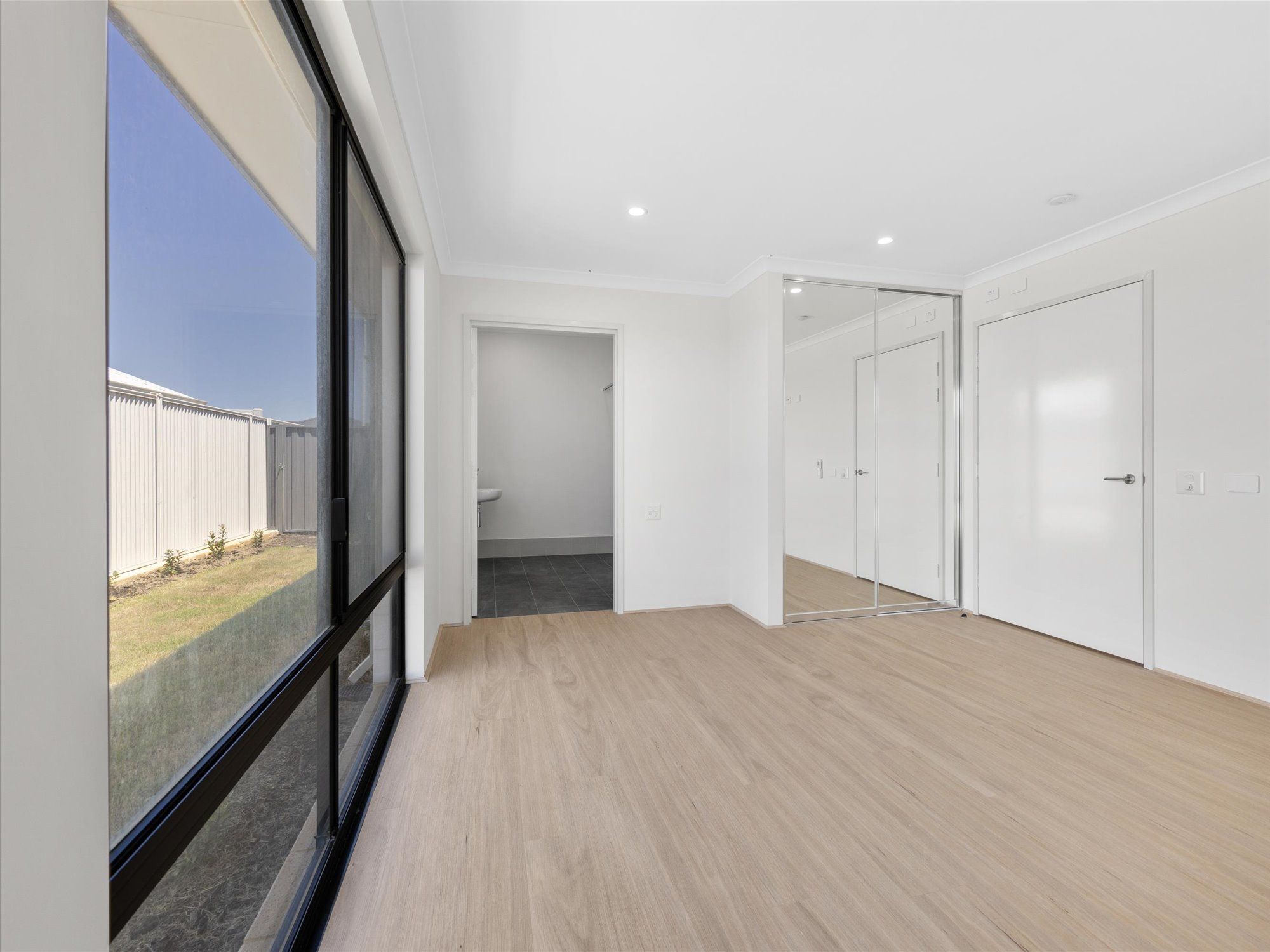 * BRAND NEW * High Physical Support 3 Bedroom Entire Home + OOA Room in Eglinton — Home image 18