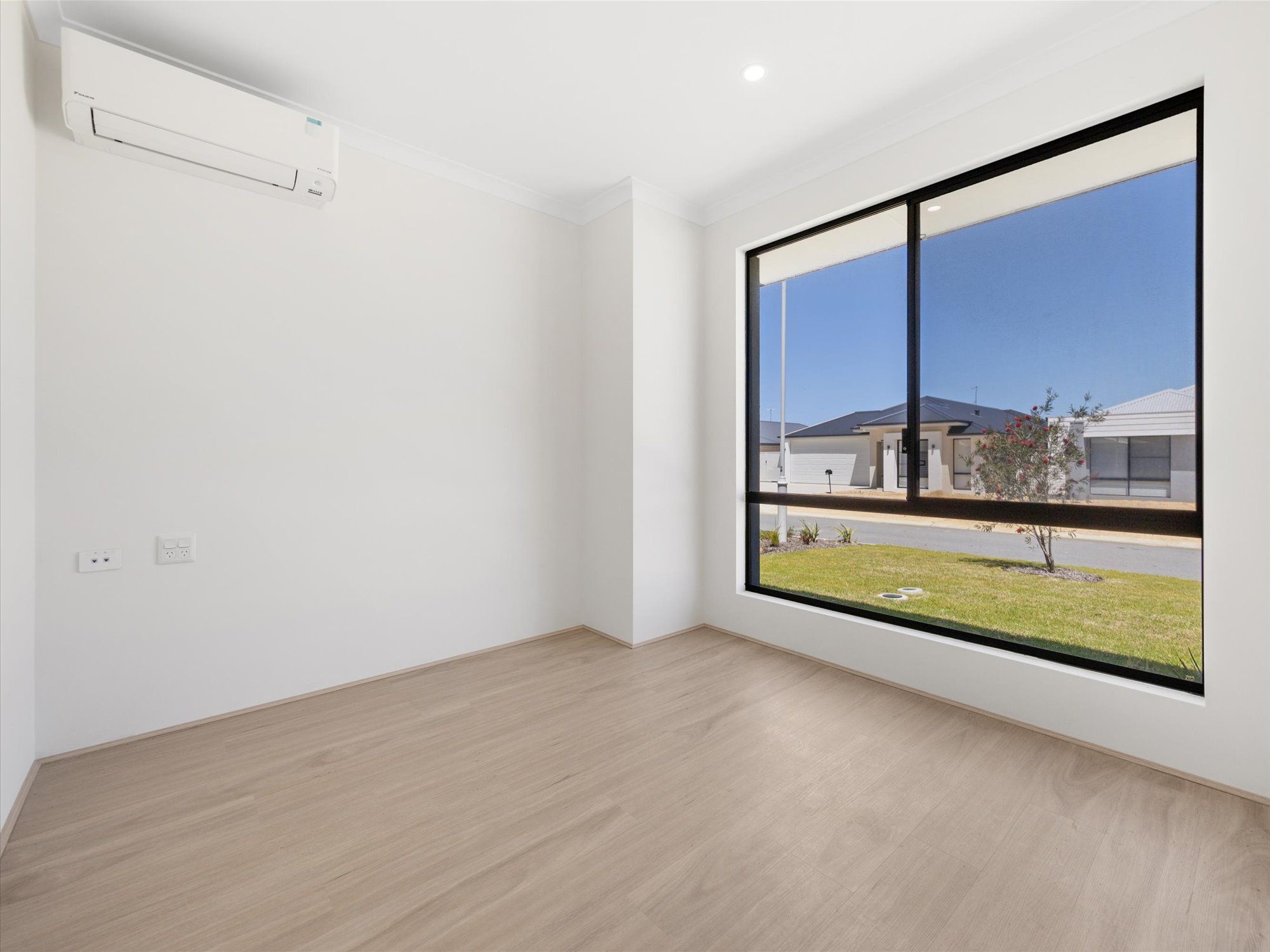 * BRAND NEW * High Physical Support 3 Bedroom Entire Home + OOA Room in Eglinton — Home image 23