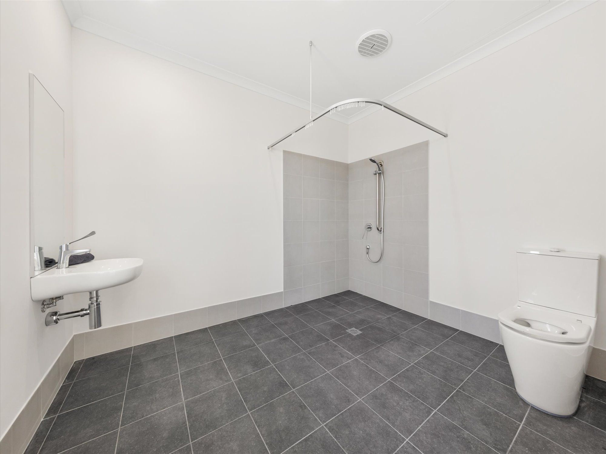 * BRAND NEW * High Physical Support 3 Bedroom Entire Home + OOA Room in Eglinton — Home image 27