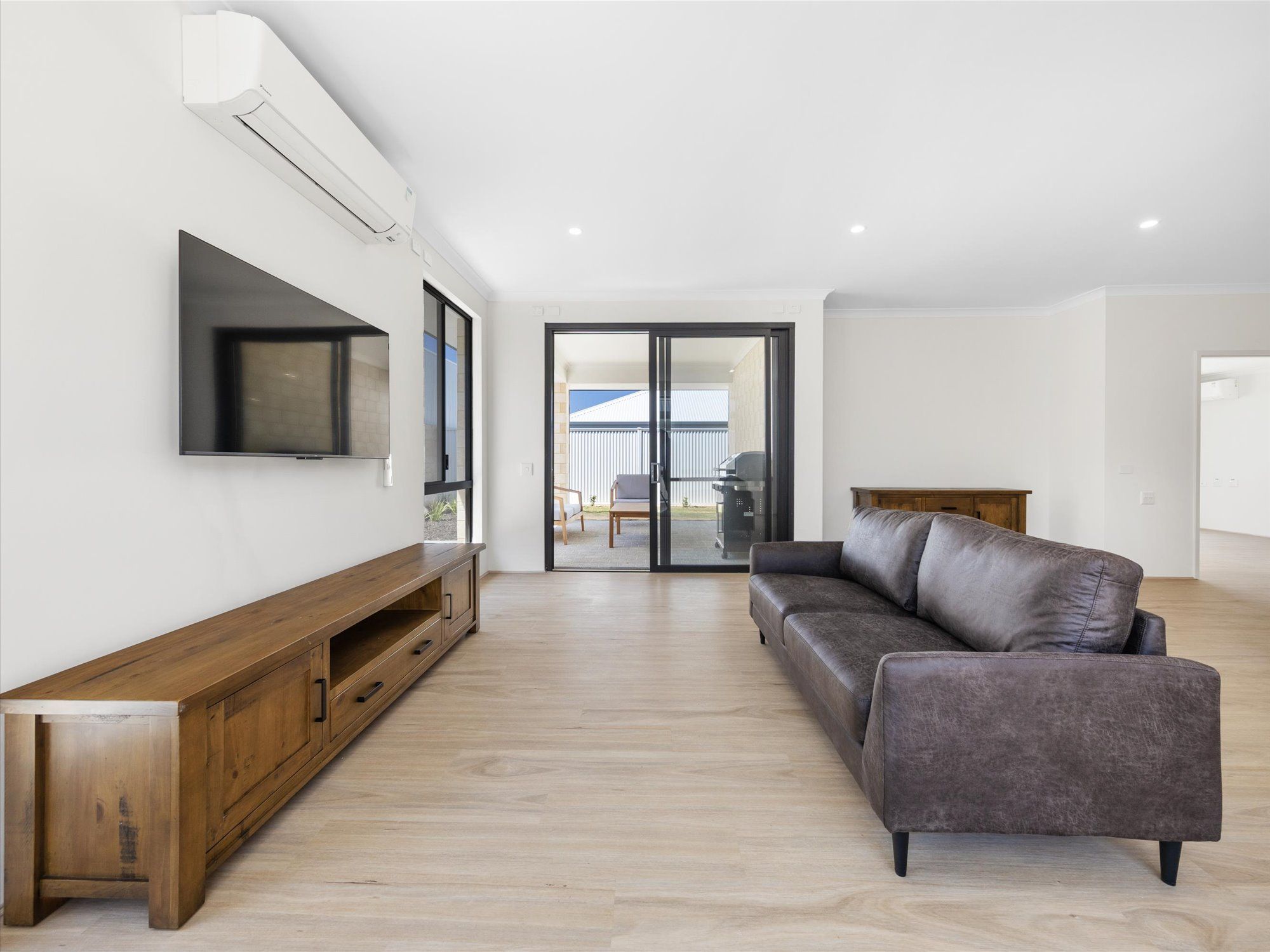 * BRAND NEW * High Physical Support 3 Bedroom Entire Home + OOA Room in Eglinton — Home image 35
