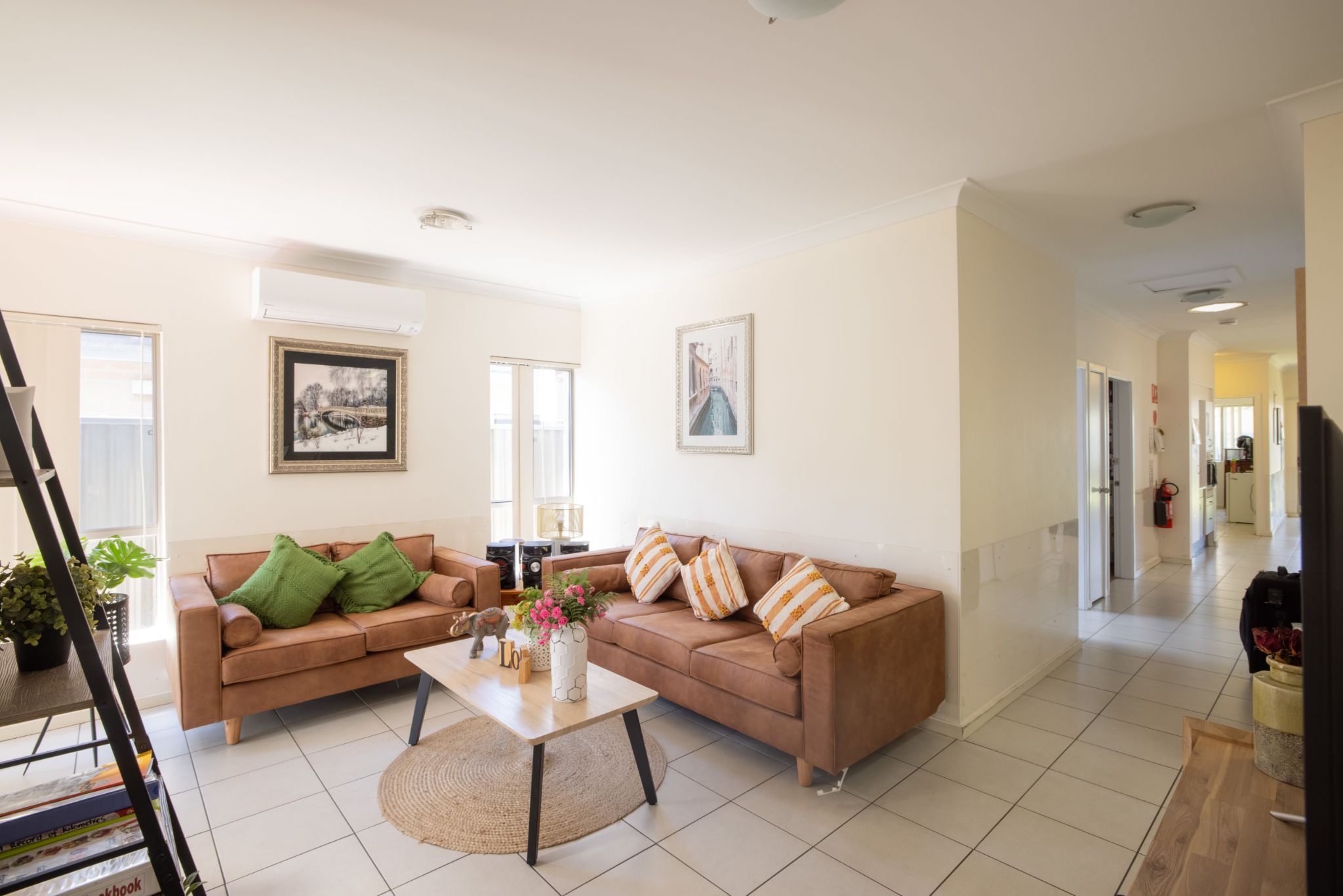 Modern and welcoming home in Bass Hill — Home image 4