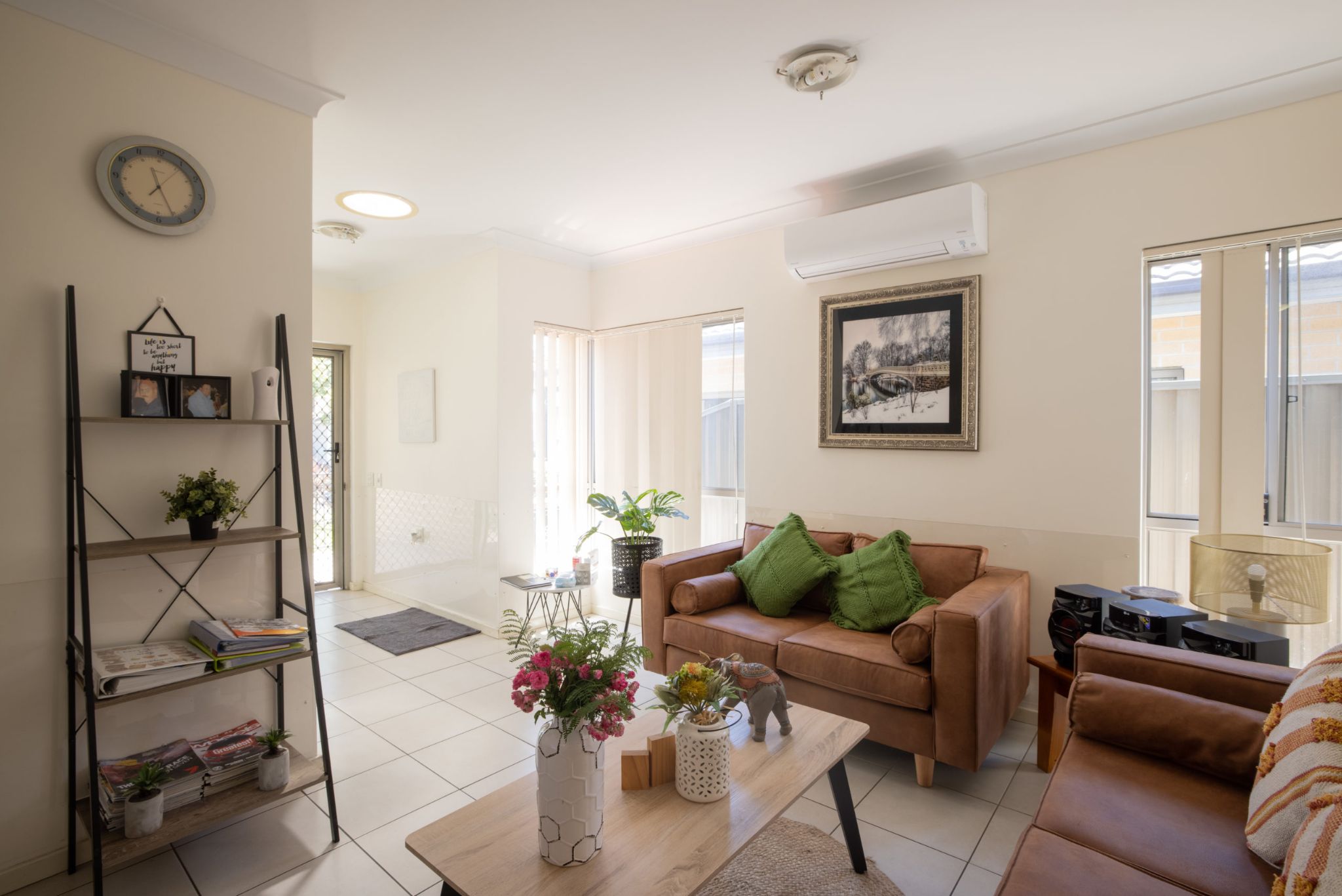 Modern and welcoming home in Bass Hill — Home image 7