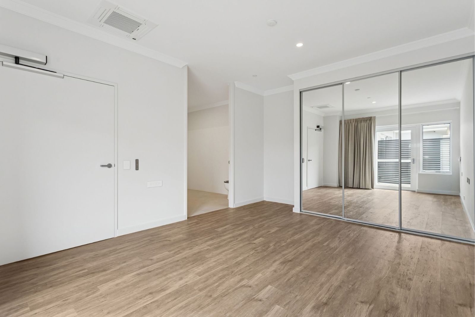 Life Your Way : Large 3 Bedroom Home for Sharing or 2-Bedroom Villa for Living Alone. Disability Accommodation — Home image 8