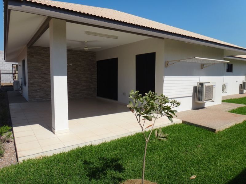 Gorgeous newly built 4 bedroom 2 bathroom house — Home image 3