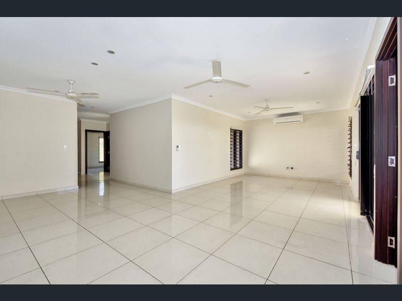 Gorgeous newly built 4 bedroom 2 bathroom house — Home image 4