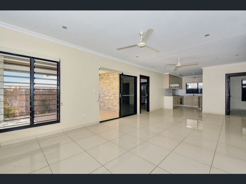 Gorgeous newly built 4 bedroom 2 bathroom house — Home image 9