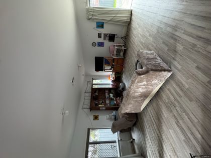 Lifestyle surrounded by hills and coastline — Home image 5