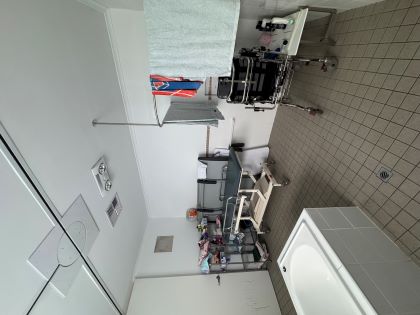 Lifestyle surrounded by hills and coastline — Home image 2