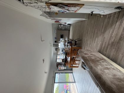 Lifestyle surrounded by hills and coastline — Home image 4