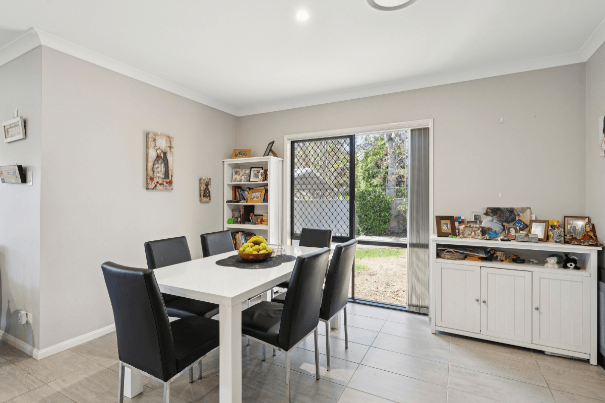 Seeking one female to join this social, spacious home with convenient access to — Home image 3