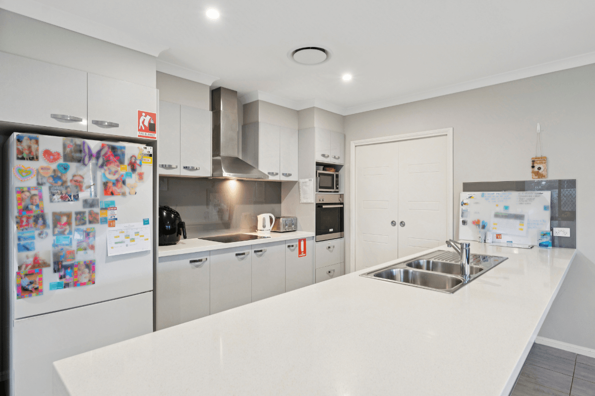 Seeking one female to join this social, spacious home with convenient access to — Home image 4
