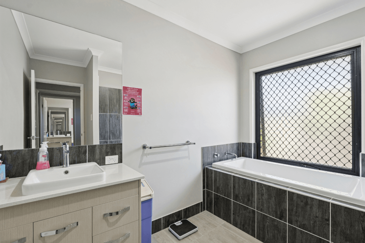 Seeking one female to join this social, spacious home with convenient access to — Home image 8
