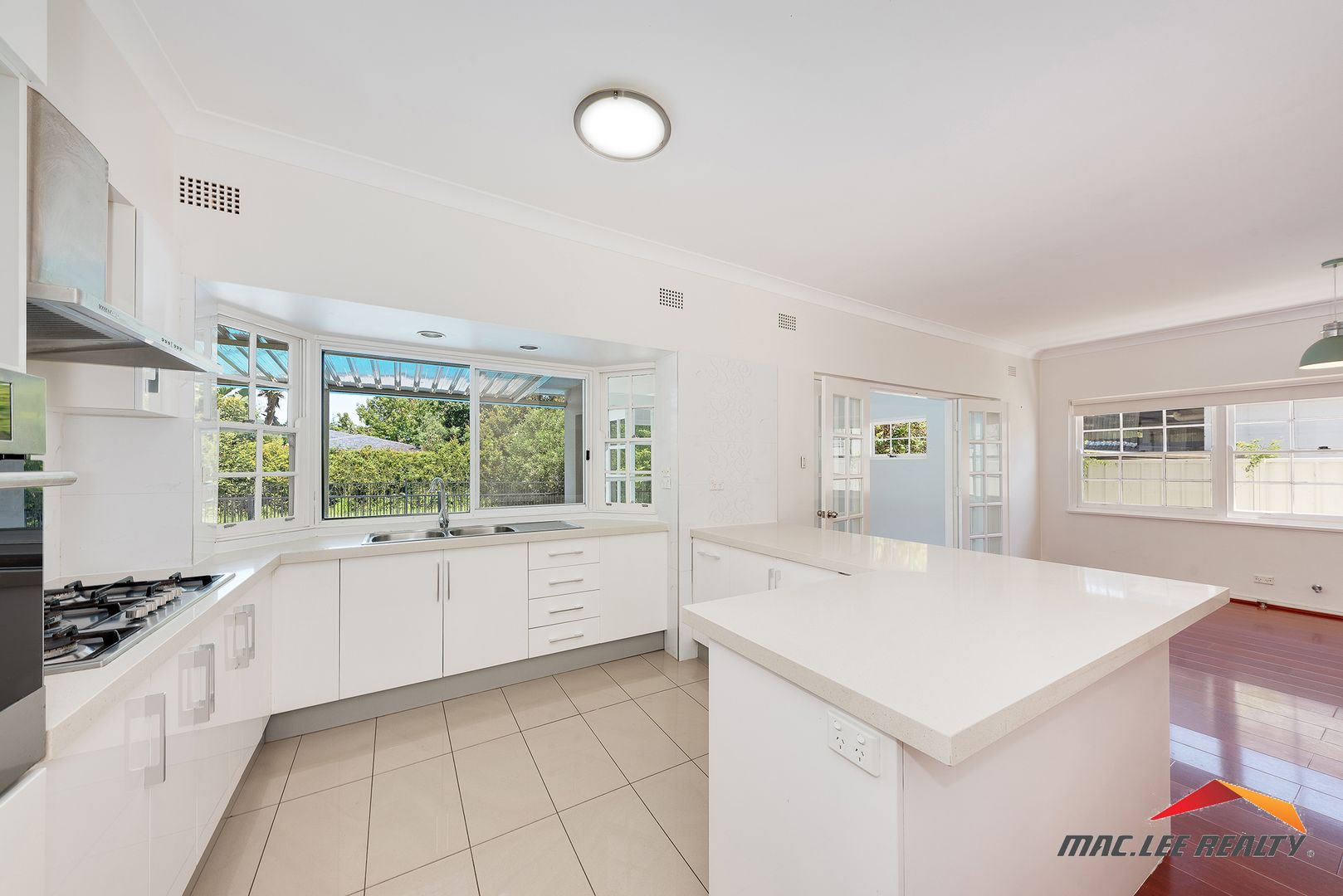 Large Home In Leafy North Shore Suburb of St Ives — Home image 2