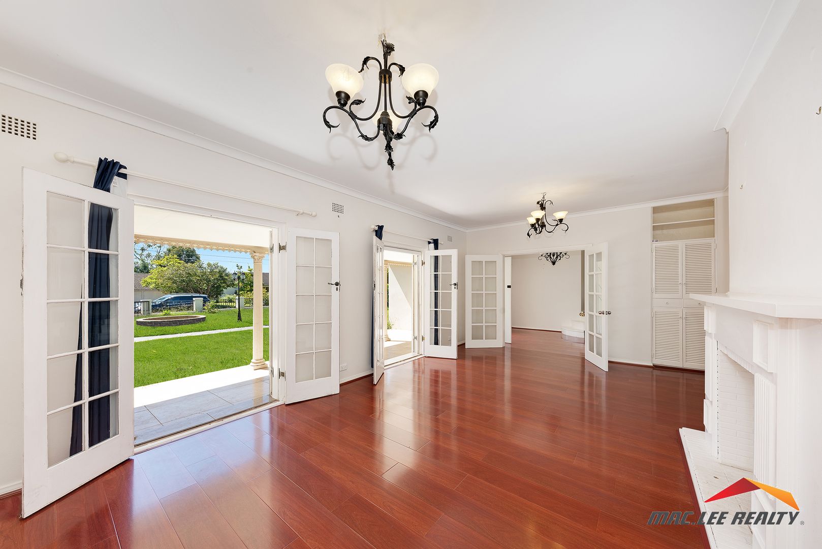 Large Home In Leafy North Shore Suburb of St Ives — Home image 3