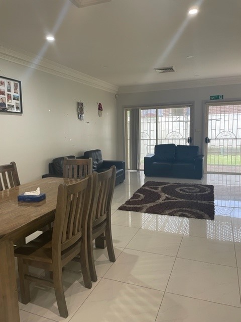 A joyous 4-bedroom single-storey house in Fairfield — Home image 2