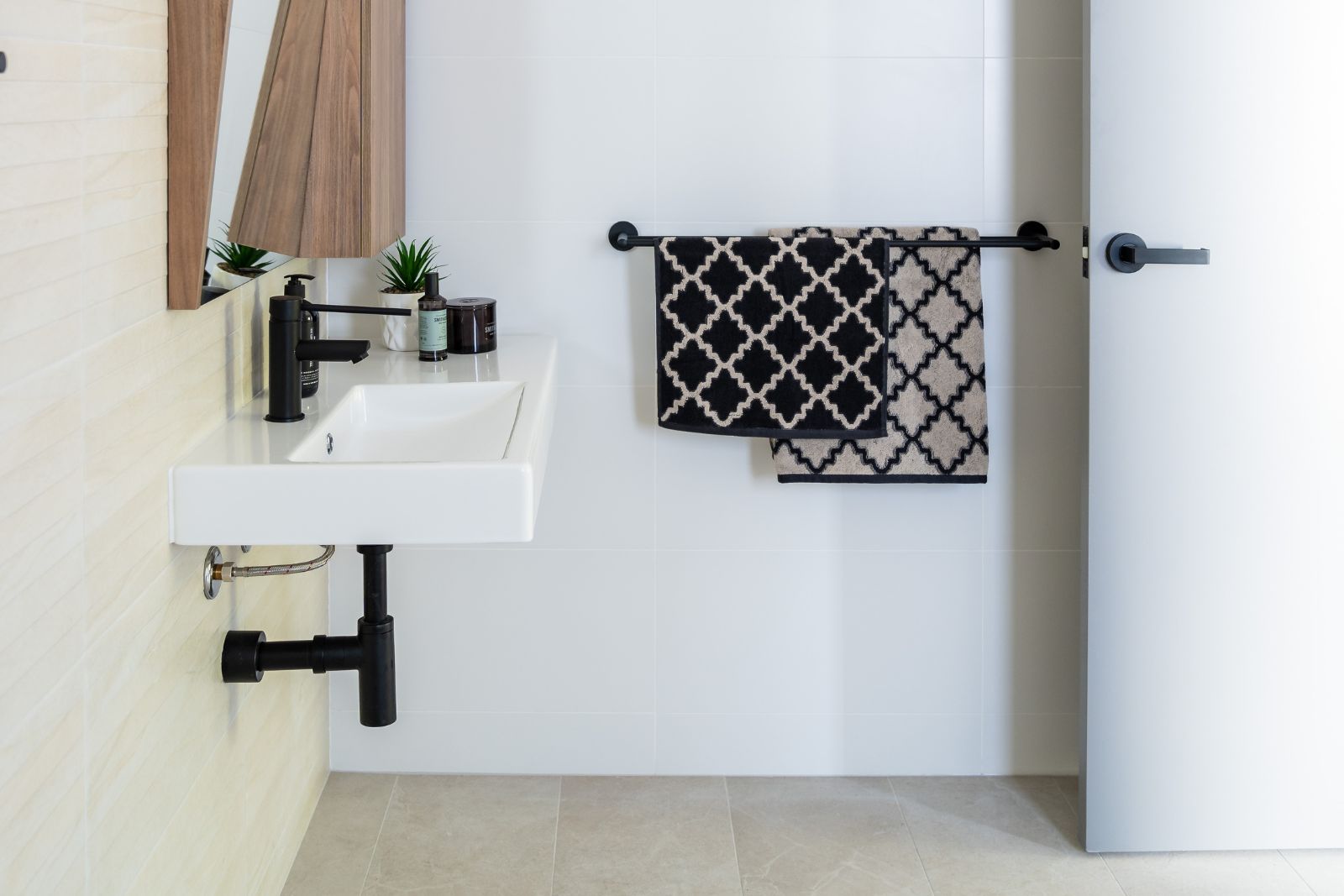 Premium Living in this 3-Bedroom Home for Sharing PLUS Separate Villa for 1. Disability Accommodation — Home image 4