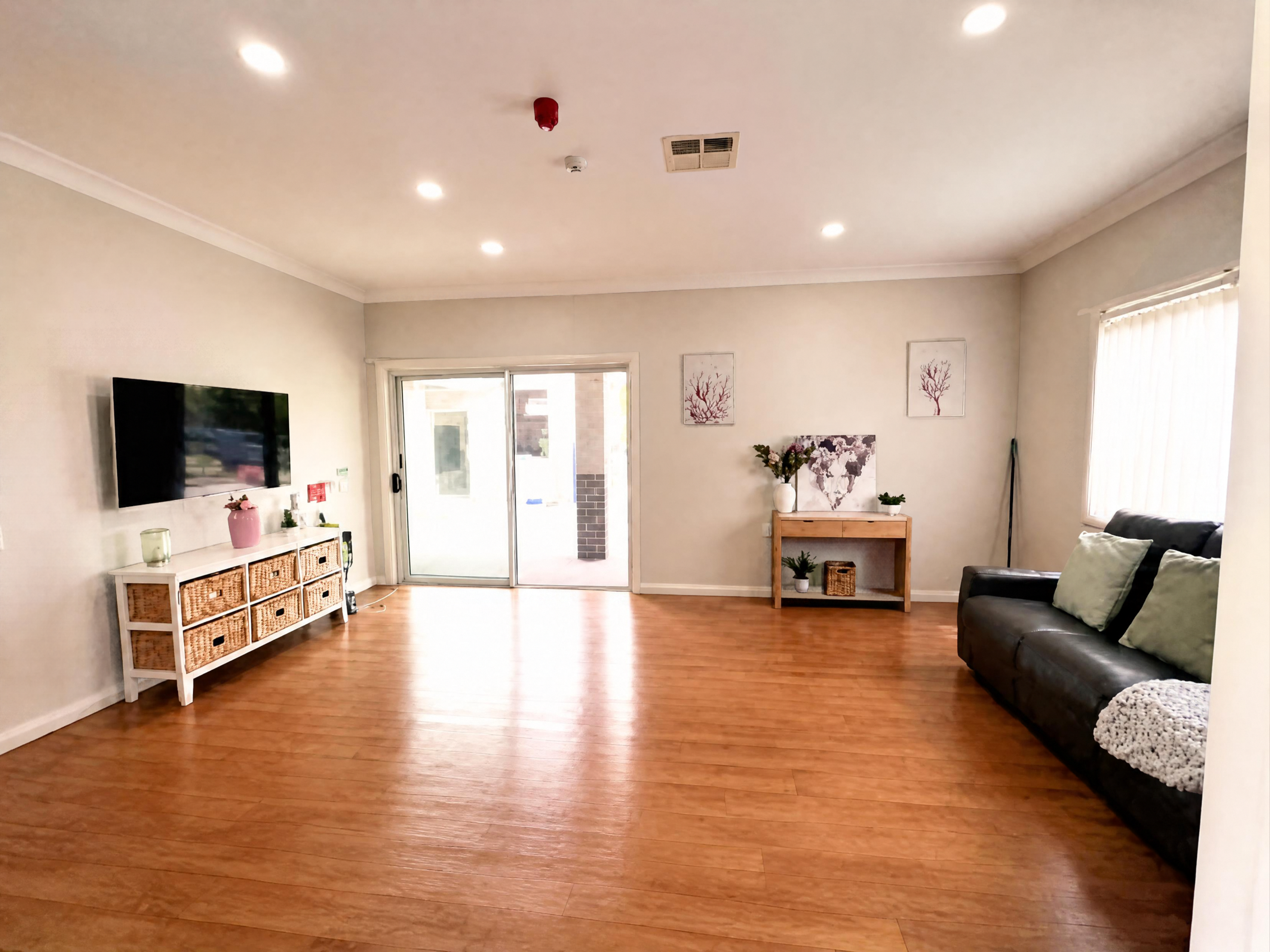 Modern, purpose build home in Warrawong — Home image 3