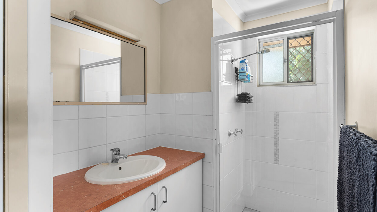 Welcoming thoughtfully designed SIL home in Wilsonton Heights — Home image 3