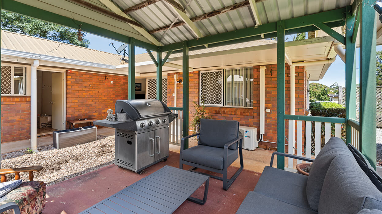 Welcoming thoughtfully designed SIL home in Wilsonton Heights — Home image 5