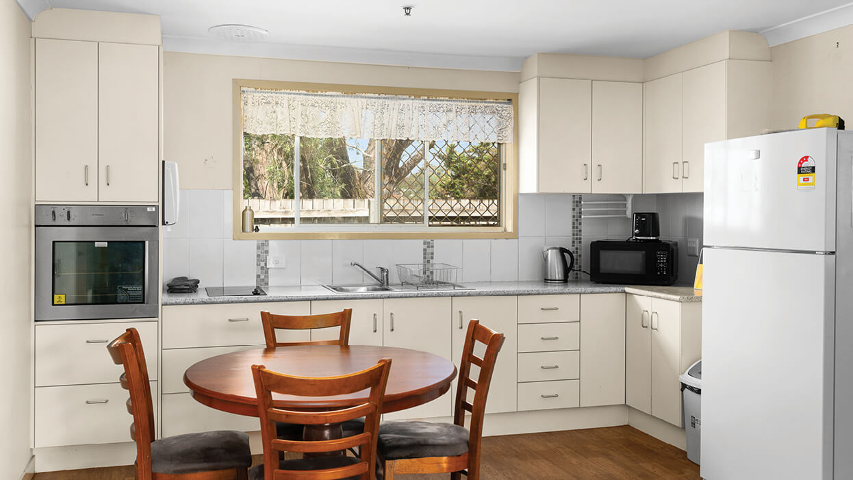 Welcoming thoughtfully designed SIL home in Wilsonton Heights — Home image 7