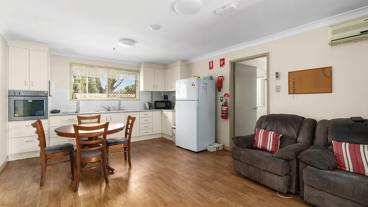 Welcoming thoughtfully designed SIL home in Wilsonton Heights — Home image 9
