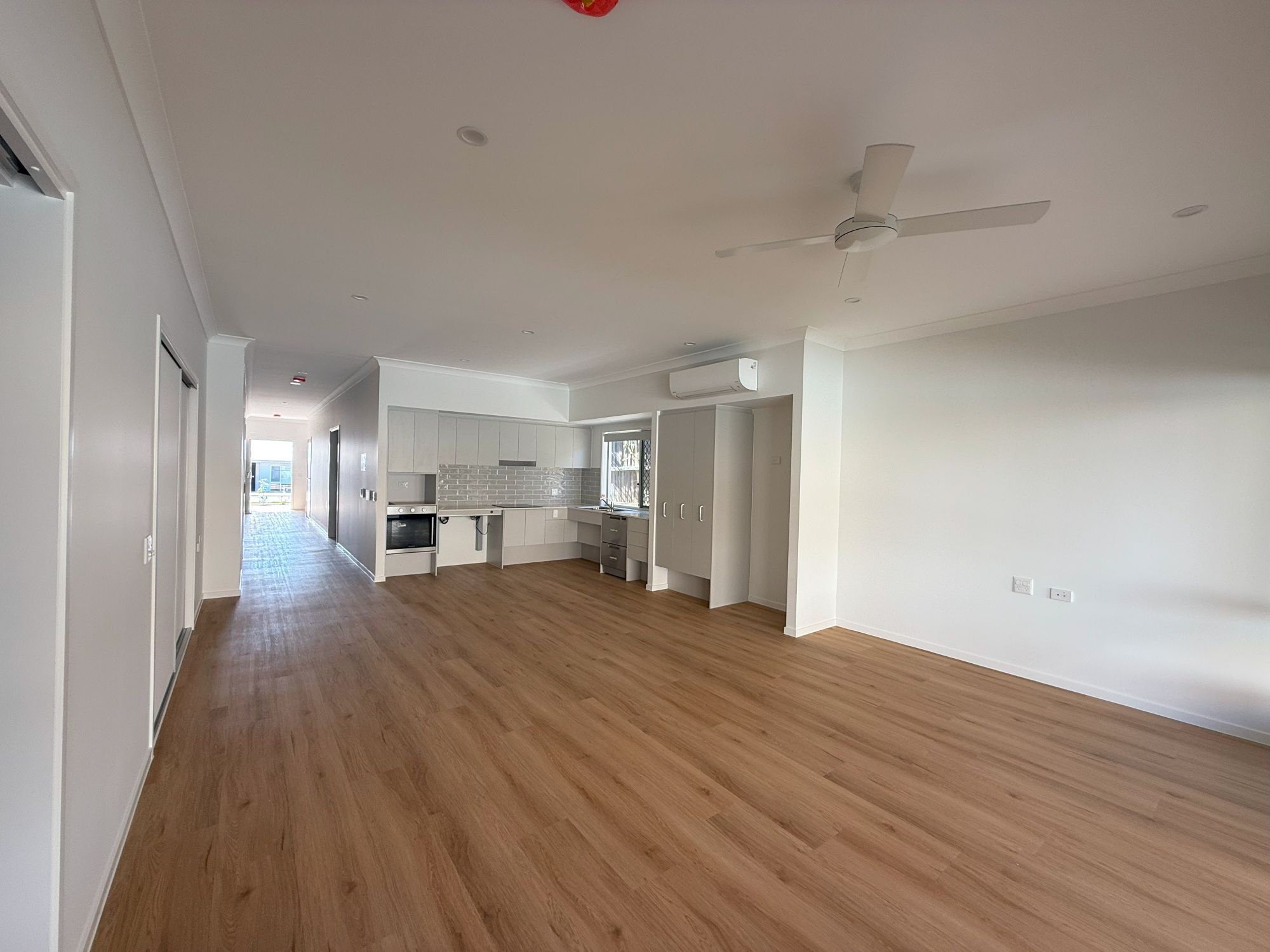 3 Bedroom home with OOA in Heathwood, Queensland — Home image 3