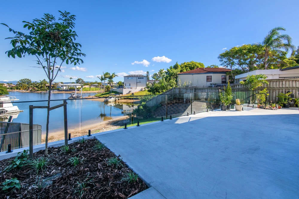 MTA & SDA Beautiful Waterfront High Physical Support at Bundall Gold Coast — Home image 4