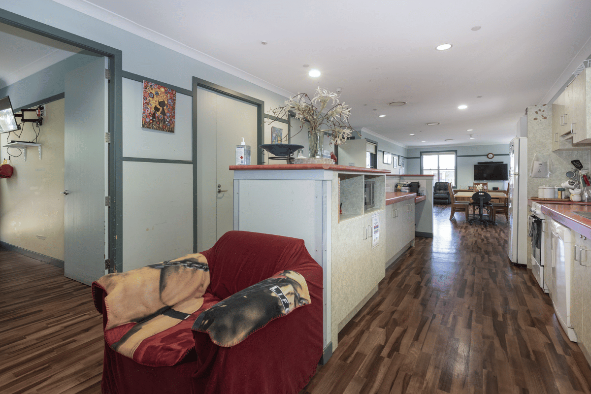 STA & MTA - Berkeley, large open-plan home to meet every need during your stay. — Home image 3