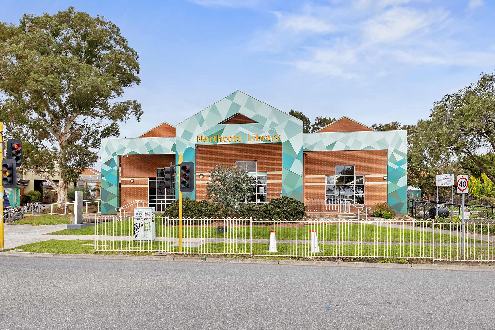 A Vibrant Inner-North Lifestyle - 2 Bed/2 Bath Robust Home in Brunswick West — Home image 2