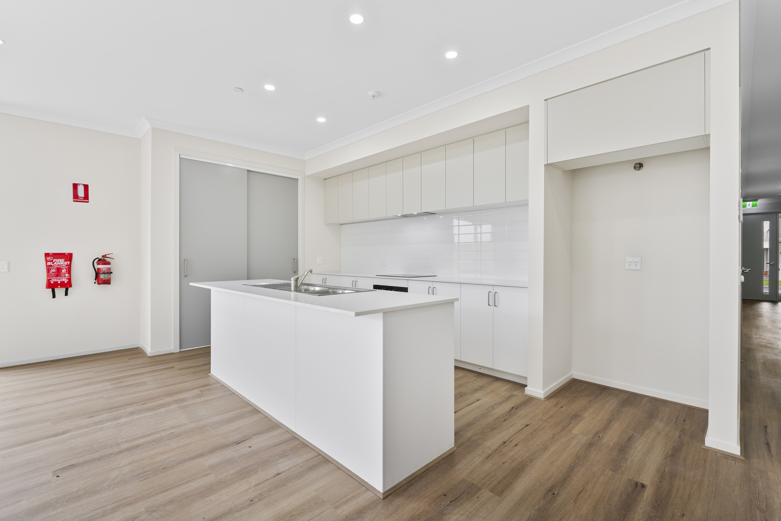MODERN ROBUST VILLA IN CLYDE NORTH — Home image 5