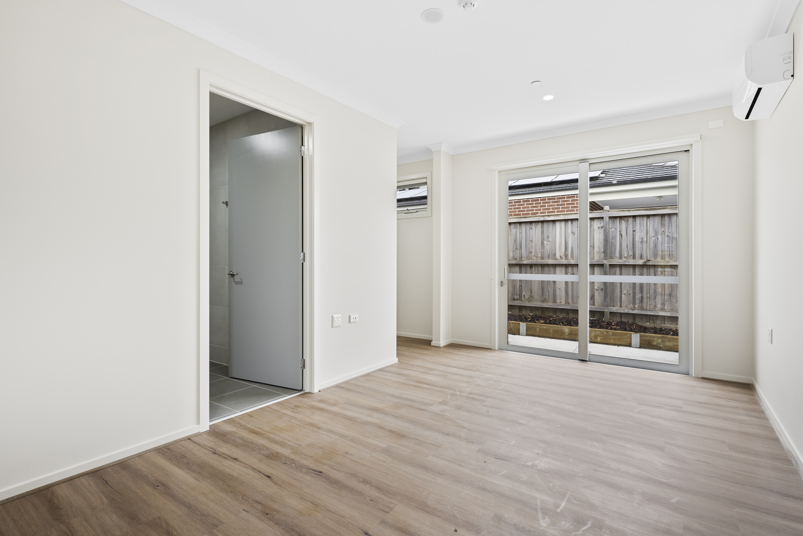 MODERN ROBUST VILLA IN CLYDE NORTH — Home image 6