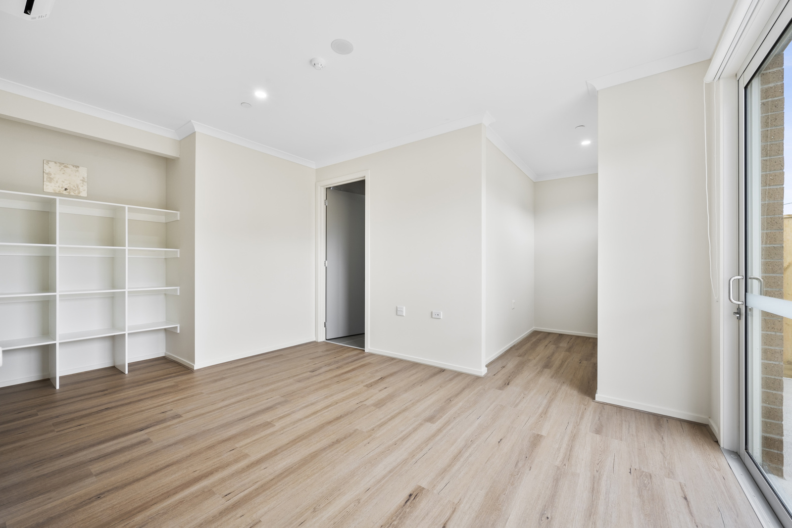 MODERN ROBUST VILLA IN CLYDE NORTH — Home image 9