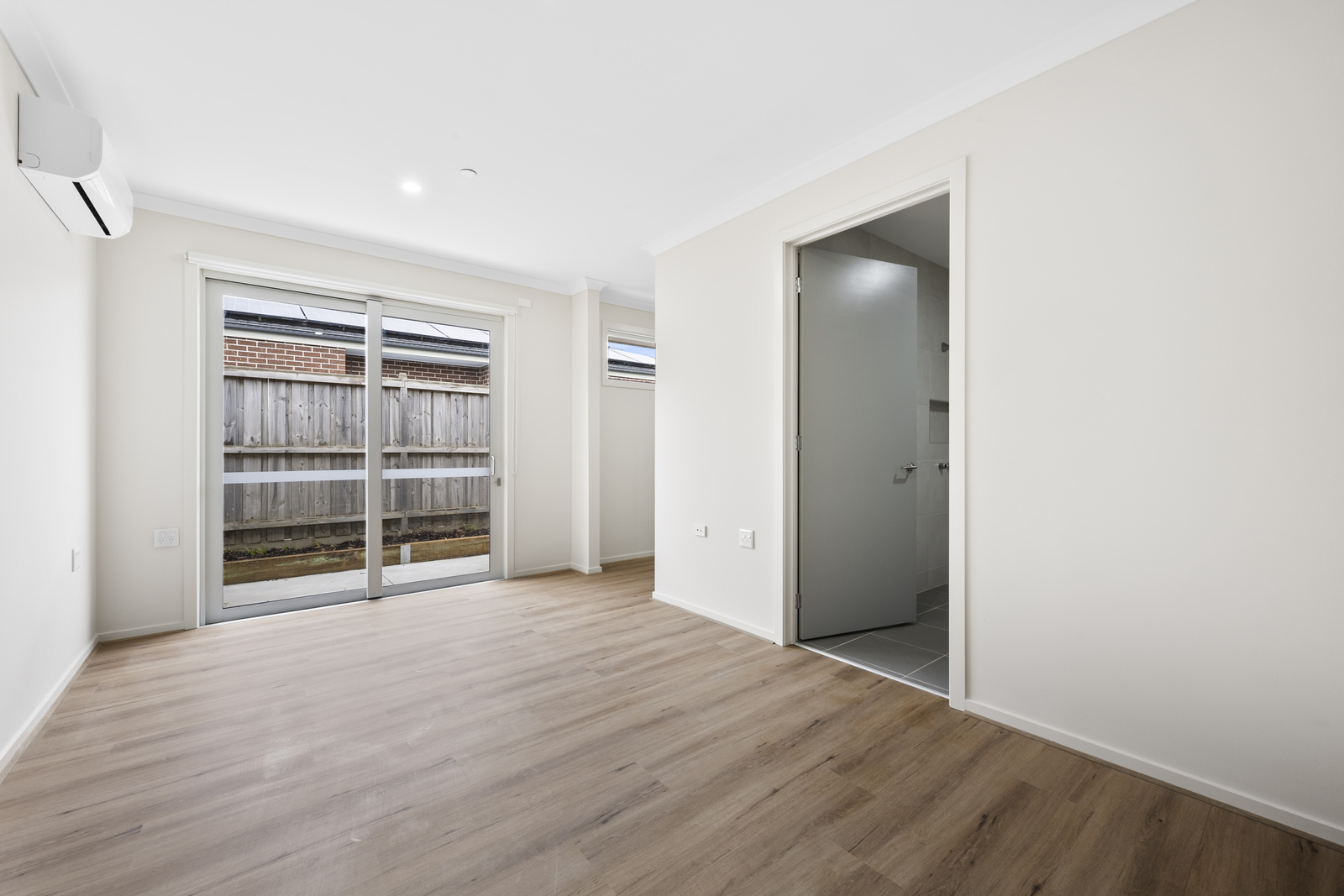 MODERN ROBUST VILLA IN CLYDE NORTH — Home image 11