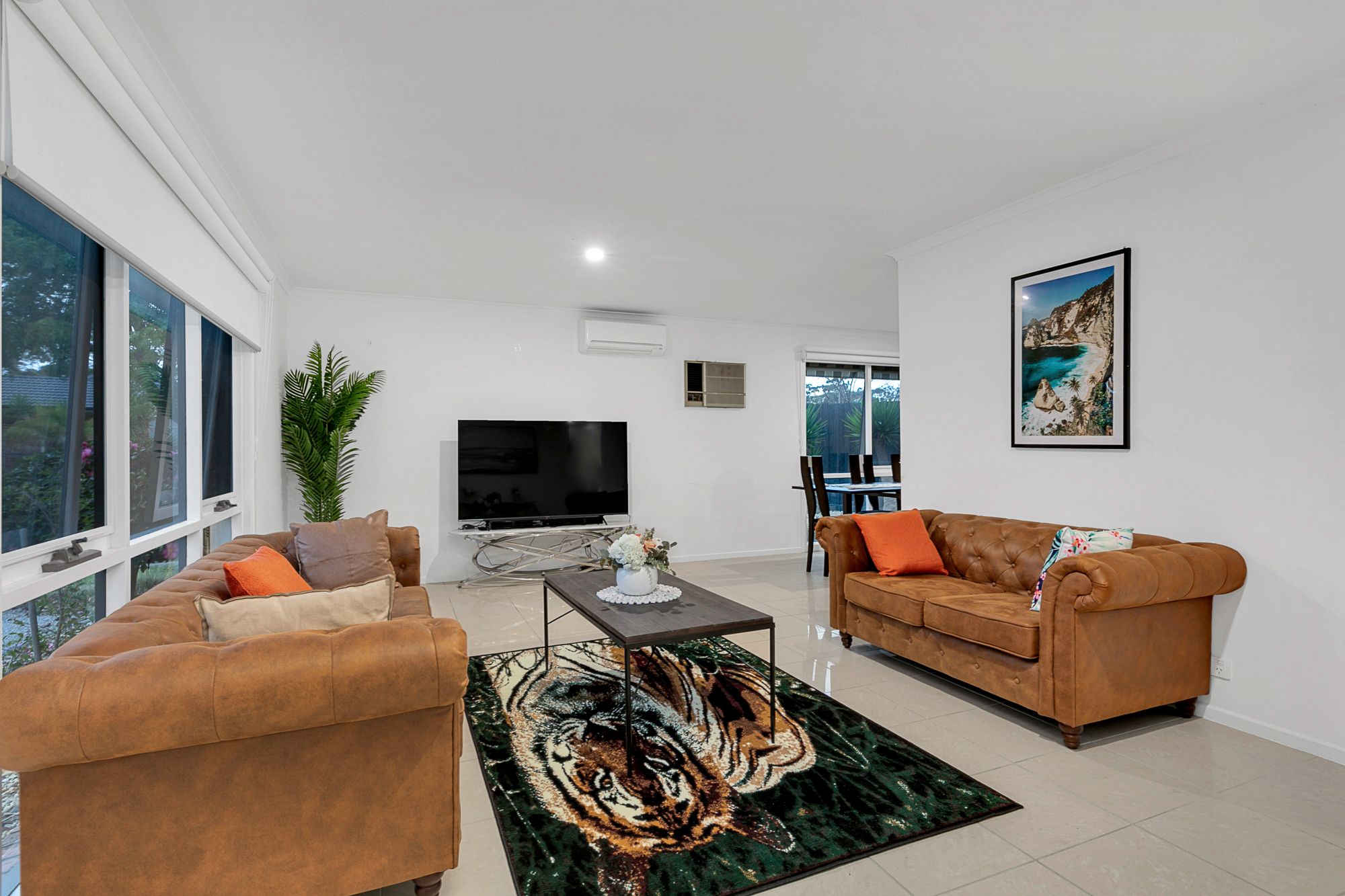 An exceptional home with modern amenities offering SIL/MTA/STA in Cranbourne. — Home image 2