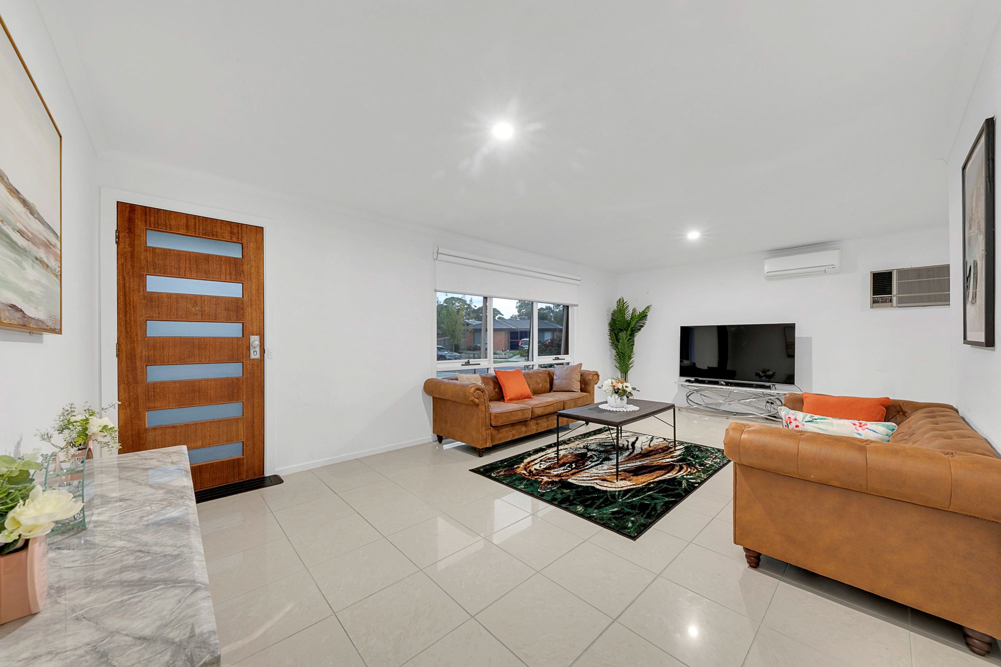 An exceptional home with modern amenities offering SIL/MTA/STA in Cranbourne. — Home image 4