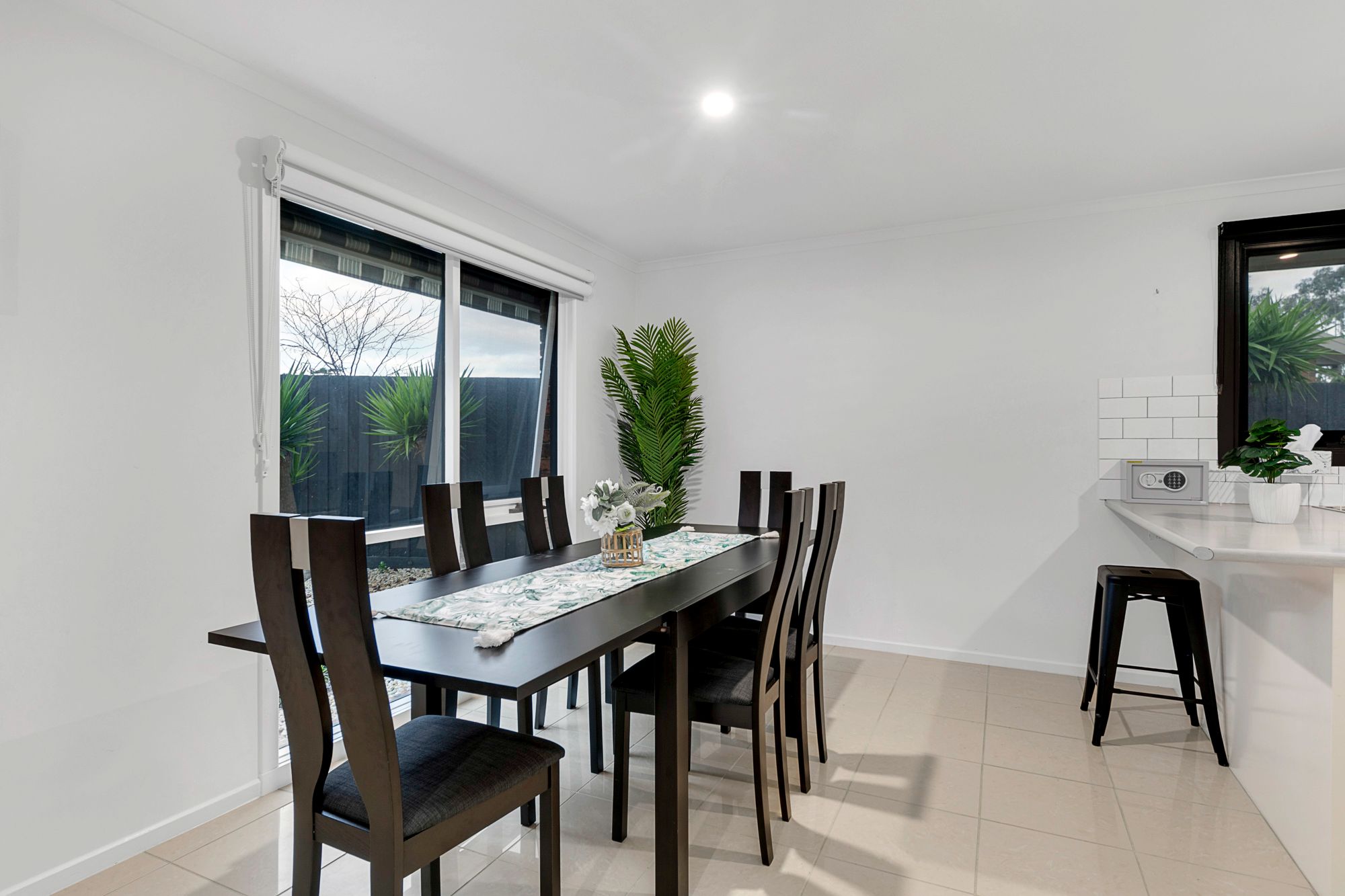 An exceptional home with modern amenities offering SIL/MTA/STA in Cranbourne. — Home image 6