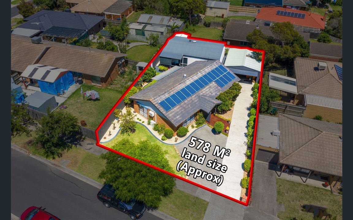 An exceptional home with modern amenities offering SIL/MTA/STA in Cranbourne. — Home image 7