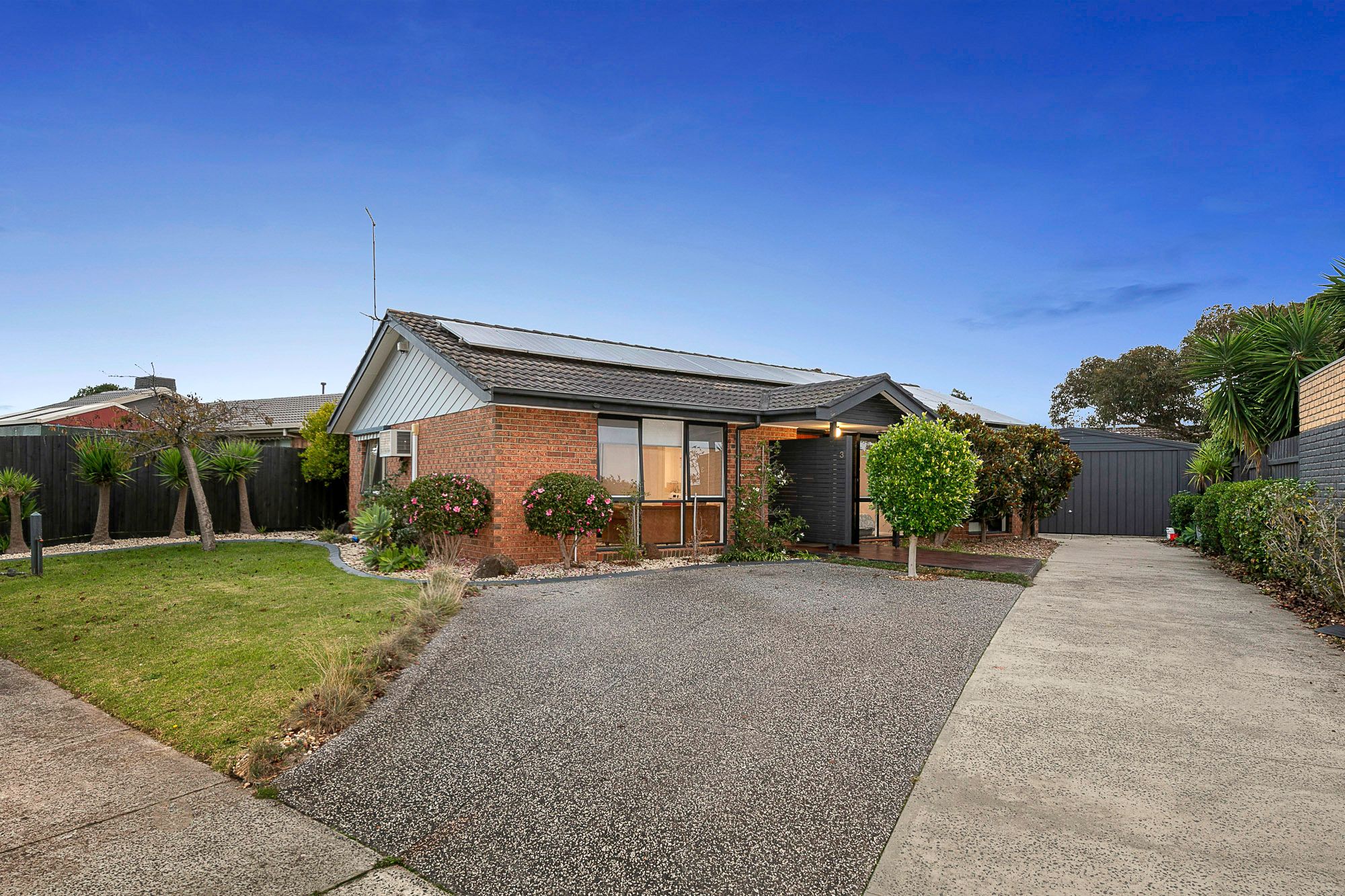 An exceptional home with modern amenities offering SIL/MTA/STA in Cranbourne. — Home image 8