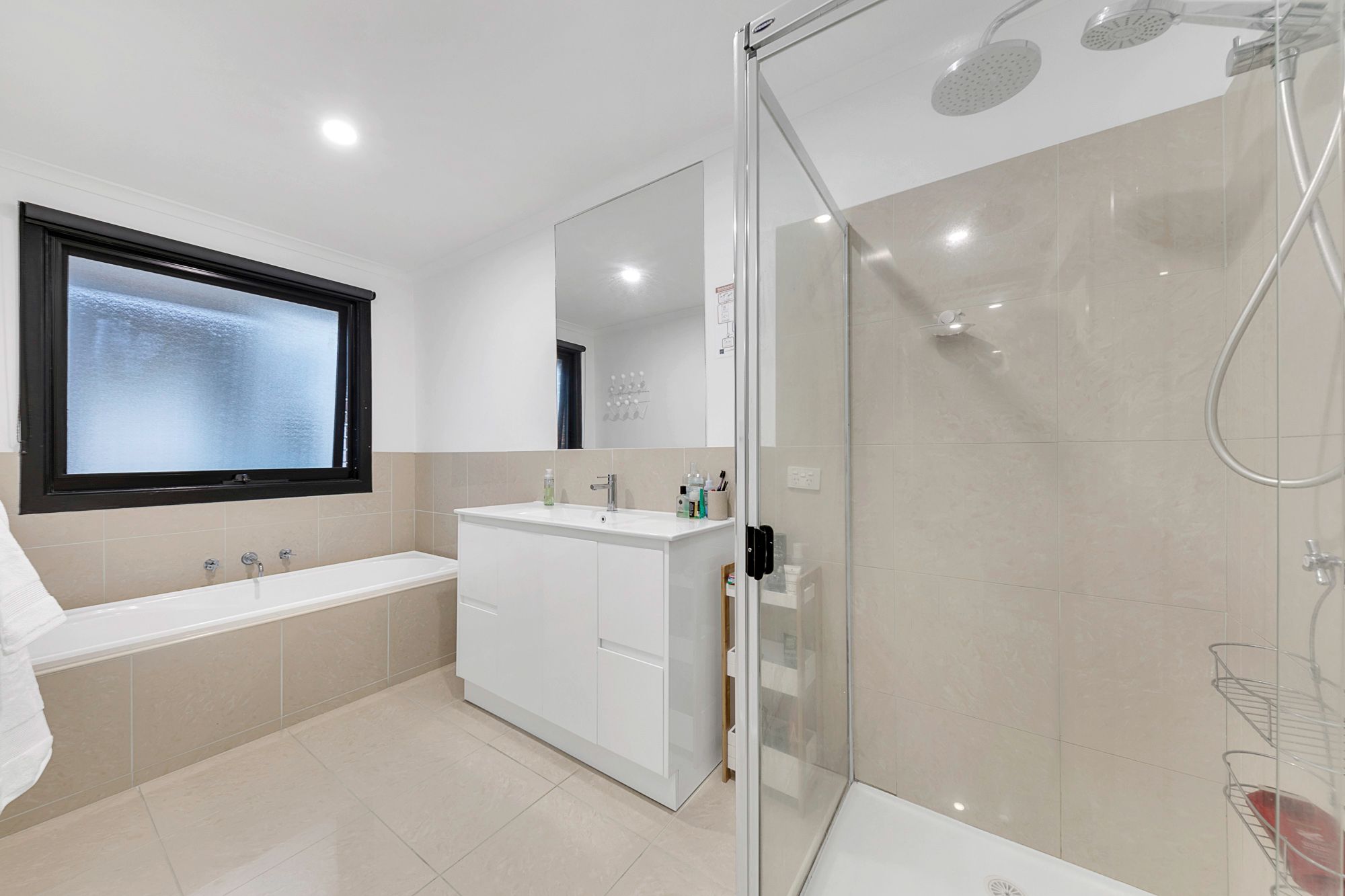 An exceptional home with modern amenities offering SIL/MTA/STA in Cranbourne. — Home image 10