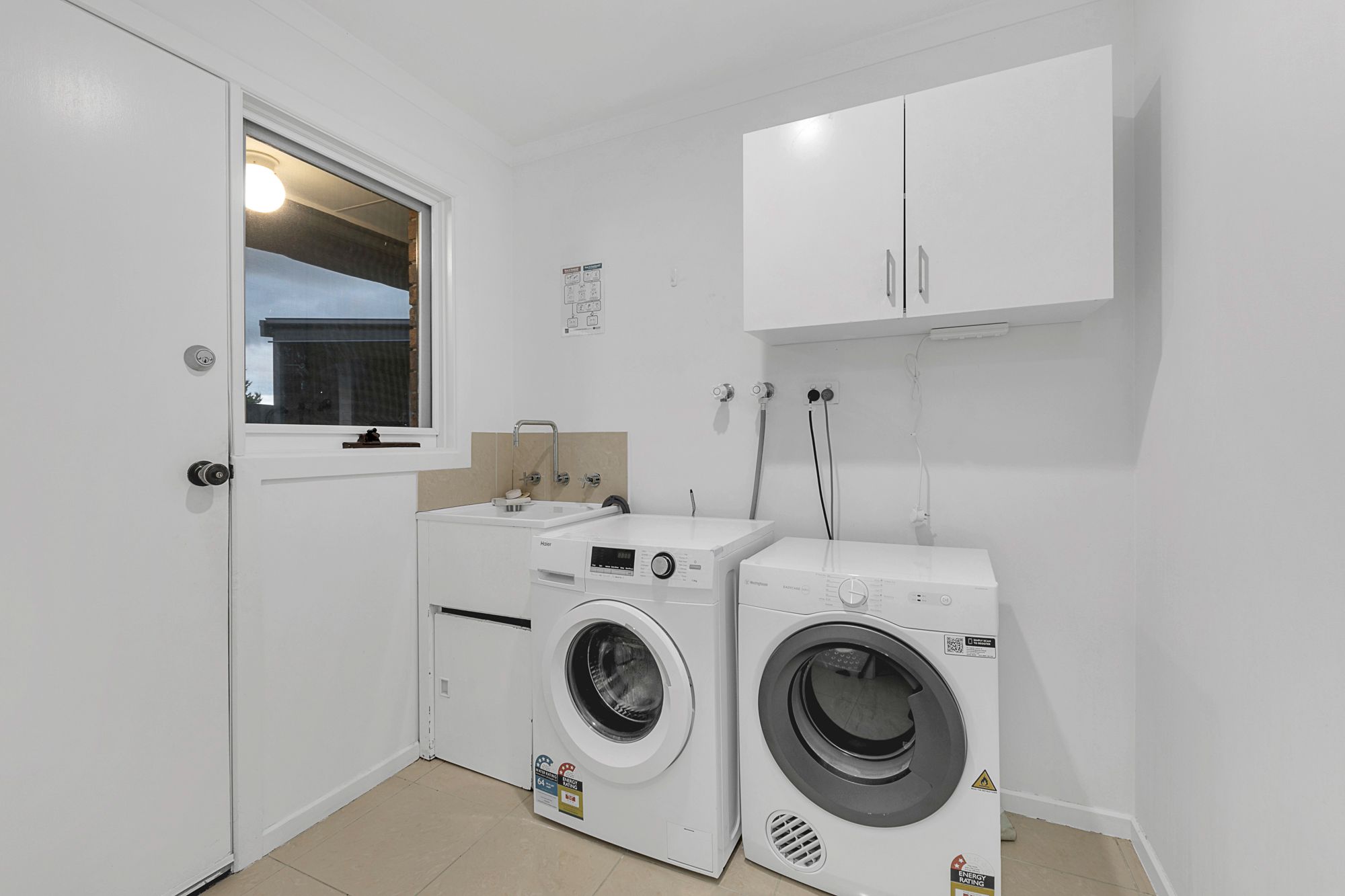 An exceptional home with modern amenities offering SIL/MTA/STA in Cranbourne. — Home image 13