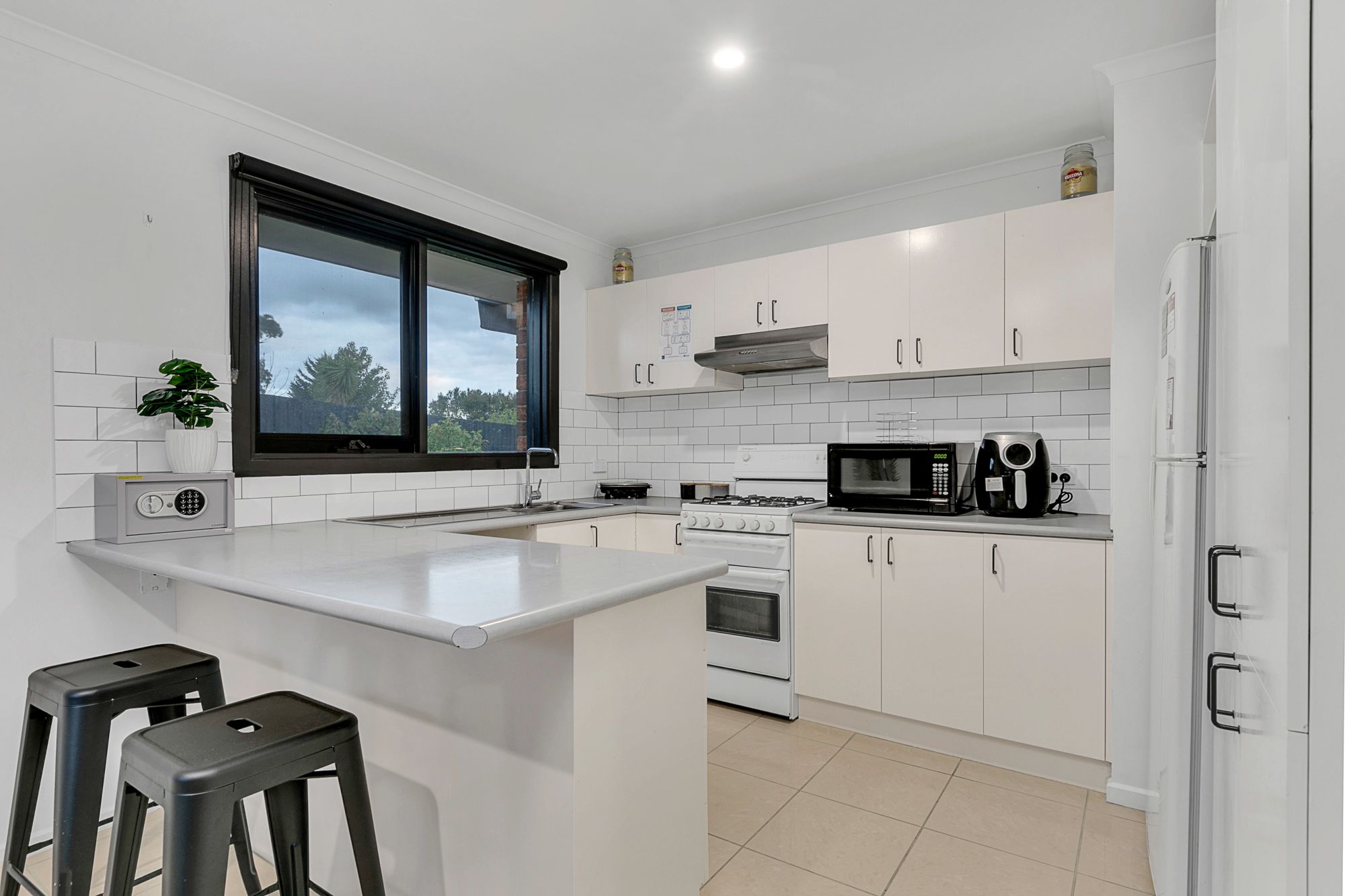 An exceptional home with modern amenities offering SIL/MTA/STA in Cranbourne. — Home image 16