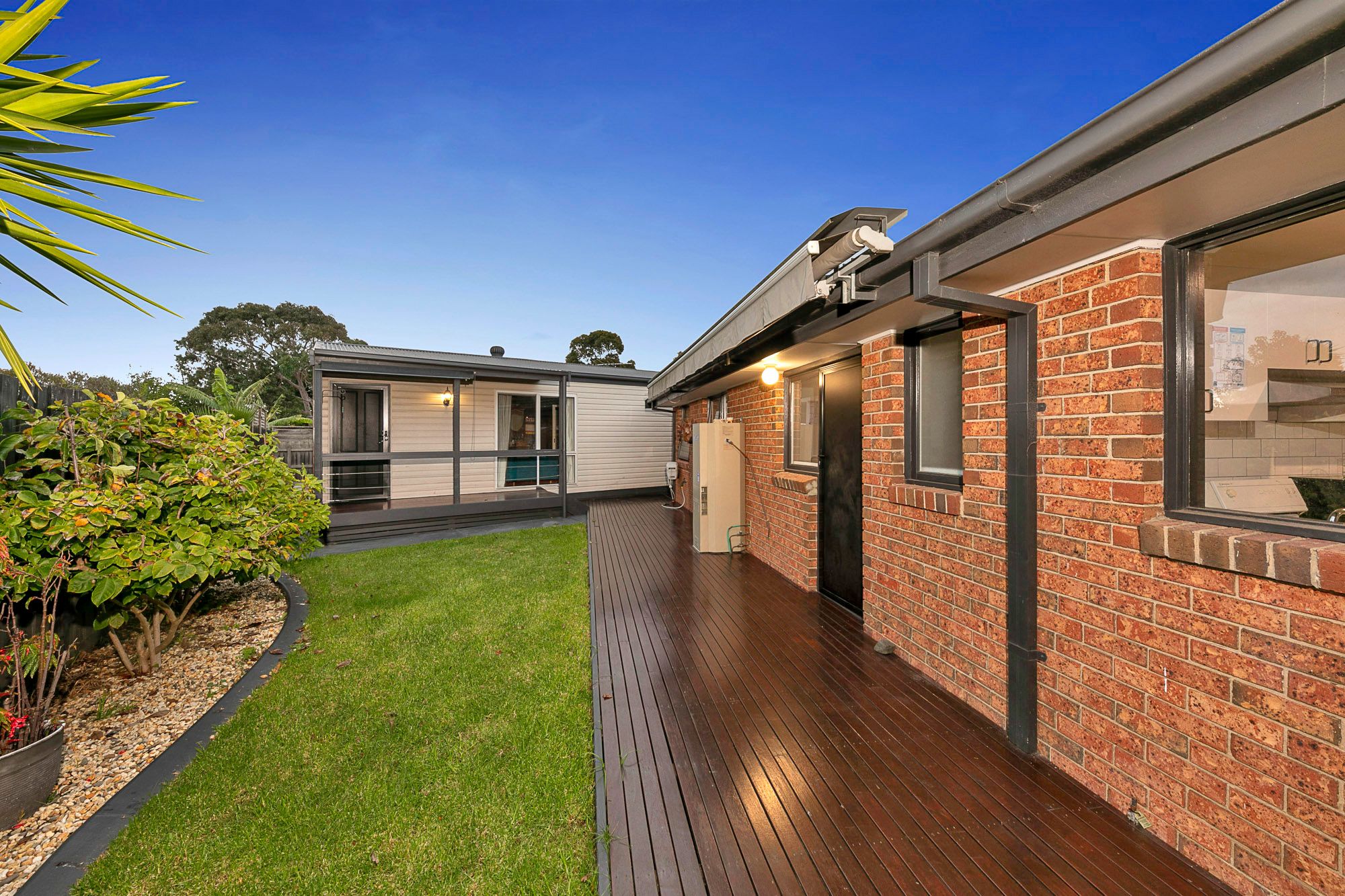 An exceptional home with modern amenities offering SIL/MTA/STA in Cranbourne. — Home image 17