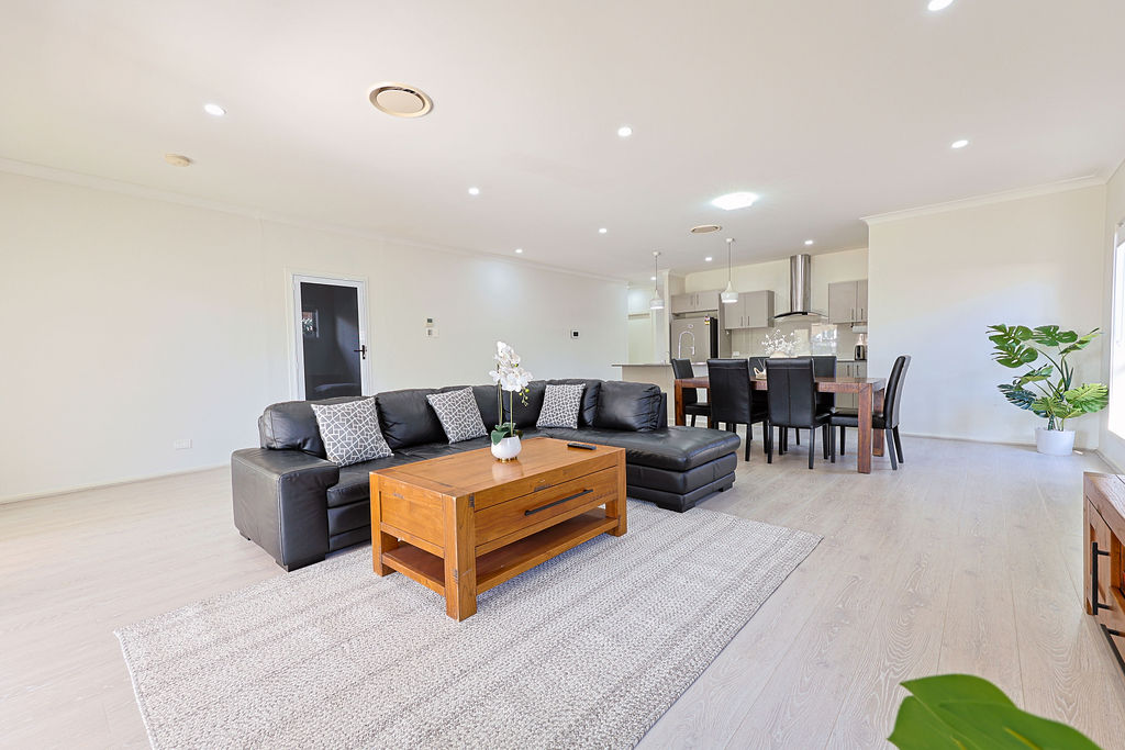 Spacious luxurious living in Newbrook — Home image 4
