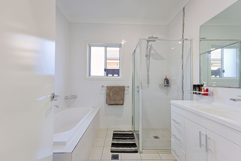 Spacious luxurious living in Newbrook — Home image 7