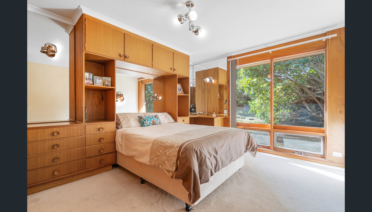 Lovely home in beautiful location! — Home image 7