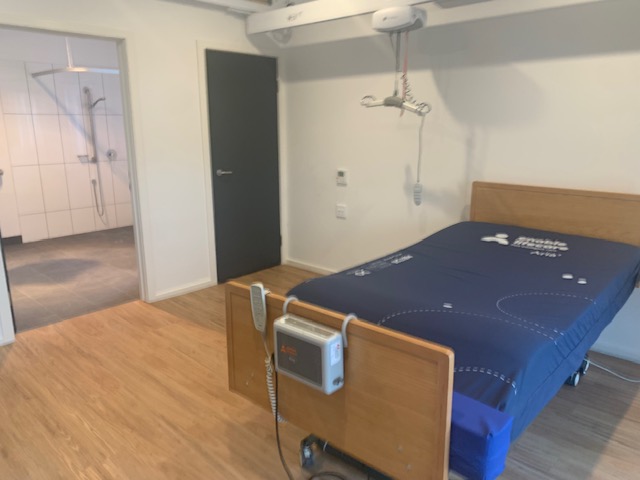 Lovely housemates looking for a new lady to join them - 3 bedroom SDA — Home image 6