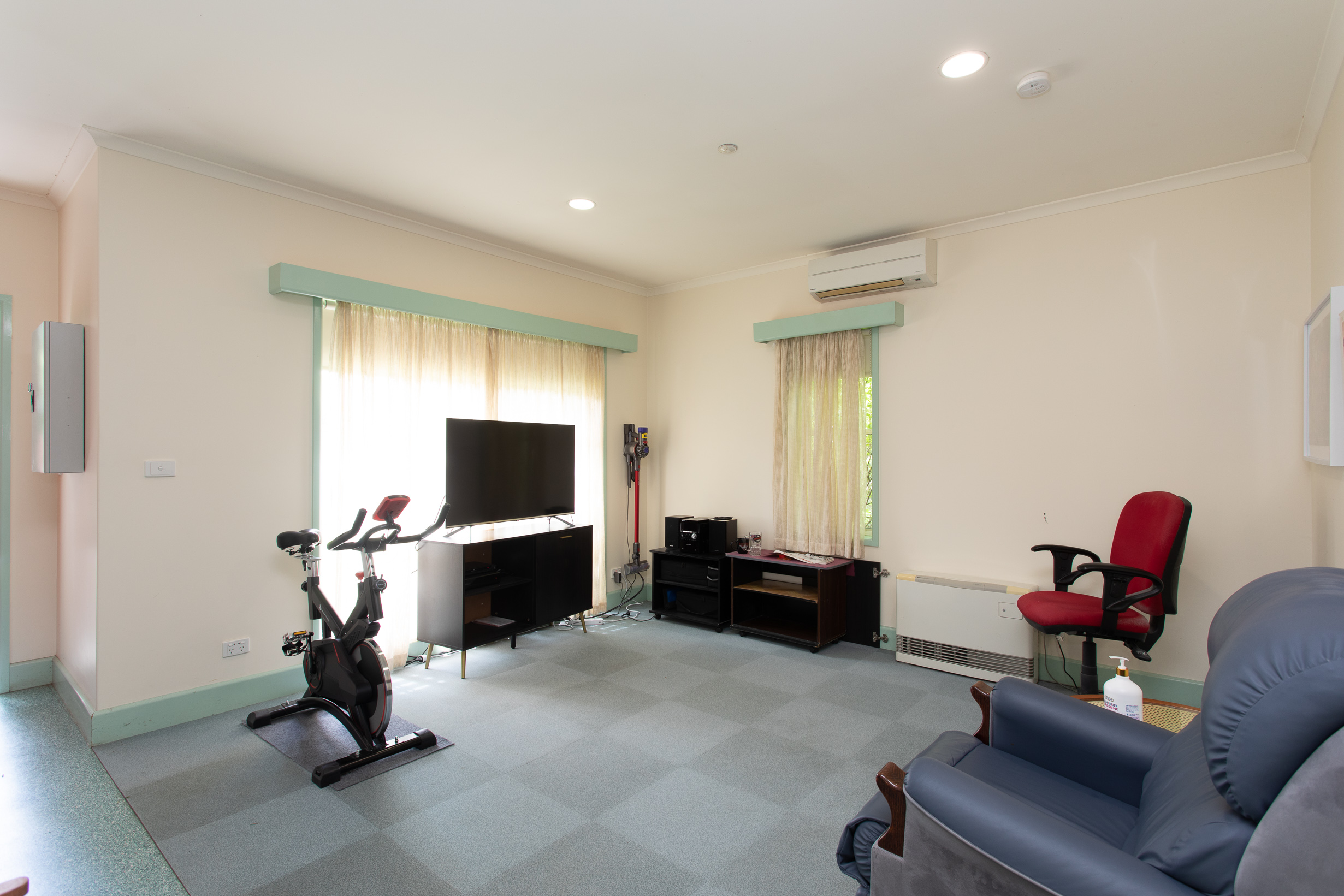 Serene living in the heart of Sale — Home image 3