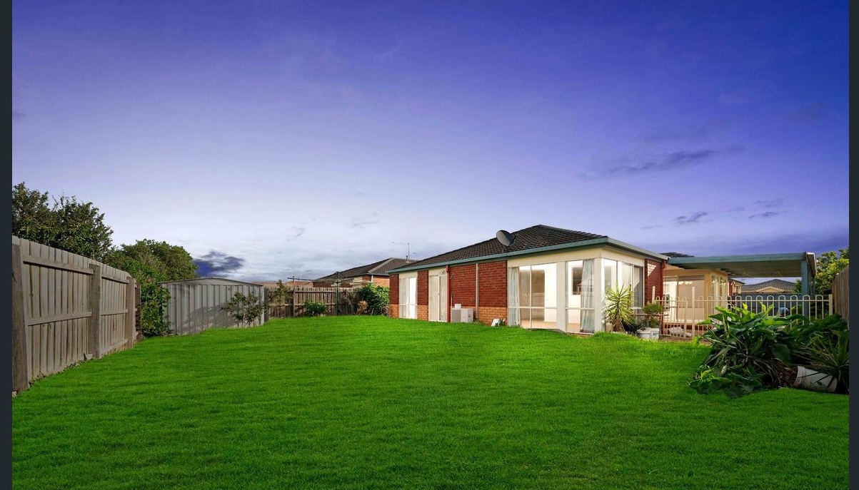 Spacious and Airy with plenty of natural light. Close to Amenities — Home image 3