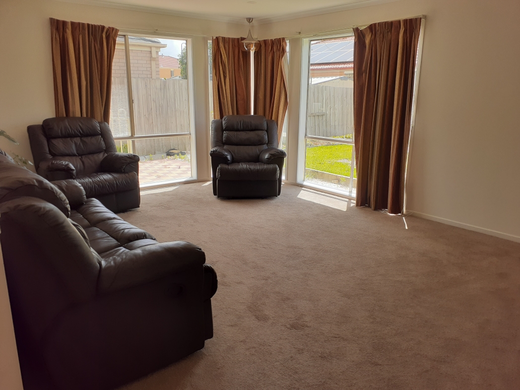 Spacious and Airy with plenty of natural light. Close to Amenities — Home image 5