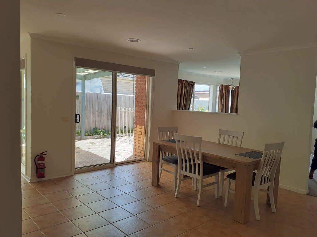 Spacious and Airy with plenty of natural light. Close to Amenities — Home image 6